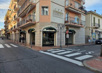 Locale Commerciale Via Vittorio Emanuele II, Bordighera - foto 2