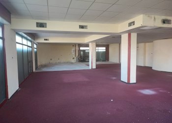 Locale Commerciale Piazza la Scafa, Lavagna - foto 1