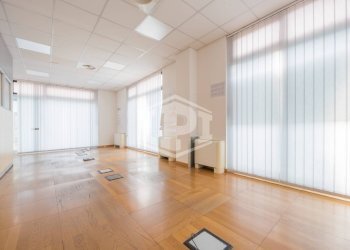 Office Via Luigi Cibrario, Genova (neighborhood Sestri Ponente) - photo 2