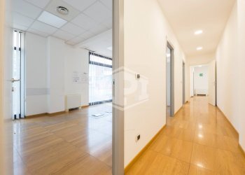 Office Via Luigi Cibrario, Genova (neighborhood Sestri Ponente) - photo 17