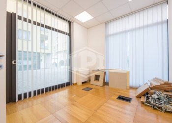 Office Via Luigi Cibrario, Genova (neighborhood Sestri Ponente) - photo 18