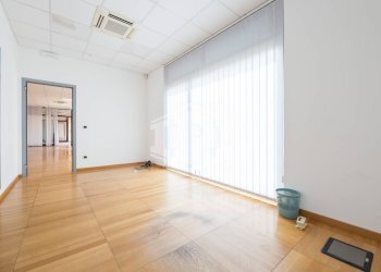 Office Via Luigi Cibrario, Genova (neighborhood Sestri Ponente) - photo 11