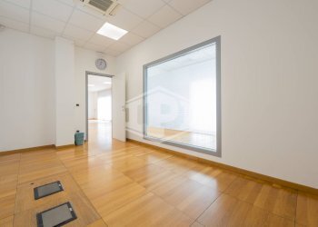 Office Via Luigi Cibrario, Genova (neighborhood Sestri Ponente) - photo 12