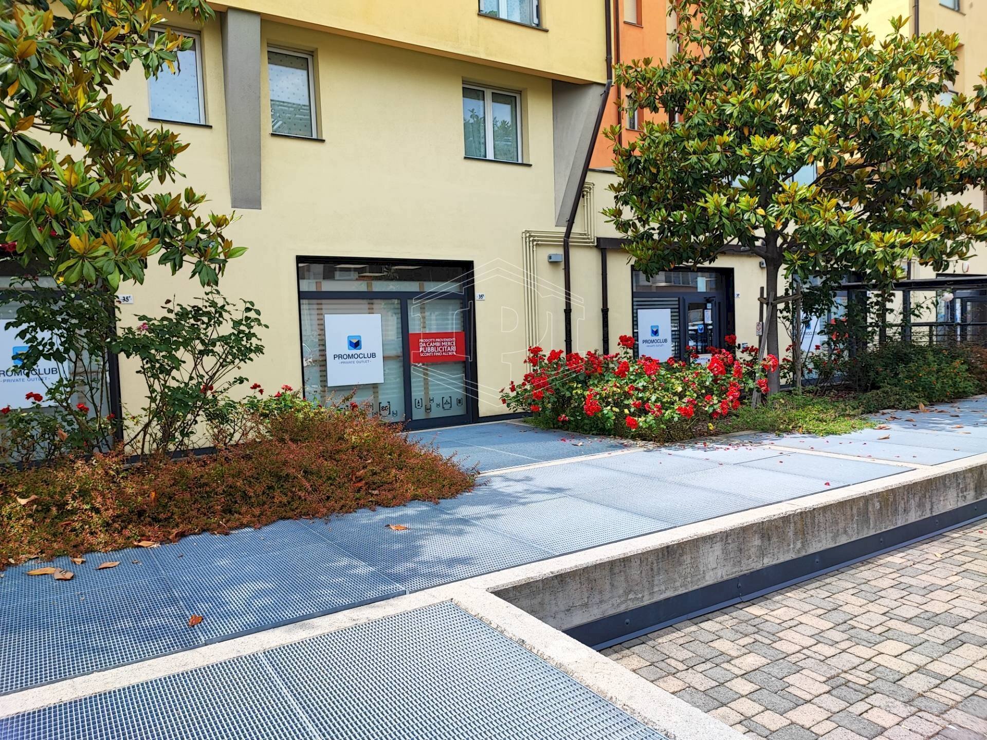 Negozio Via Luigi Cibrario, Genova (zona Sestri Ponente) - foto 1