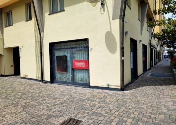 Negozio Via Luigi Cibrario, Genova (zona Sestri Ponente) - foto 10