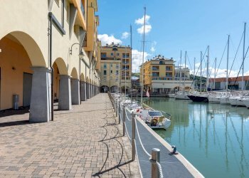 Locale Commerciale Via Luigi Cibrario, Genova (zona Sestri Ponente) - foto 27