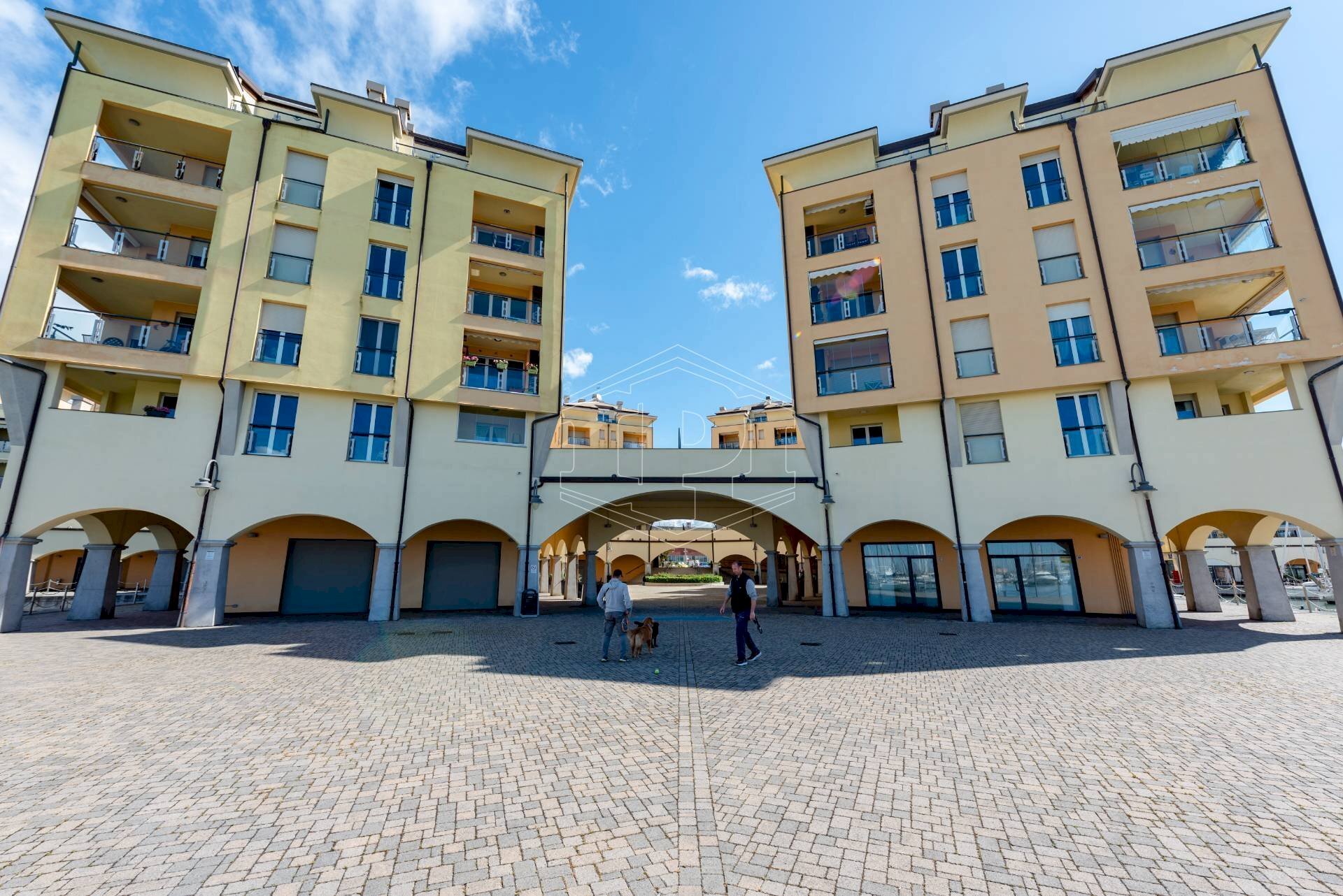 Locale Commerciale Via Luigi Cibrario, Genova (zona Sestri Ponente) - foto 2