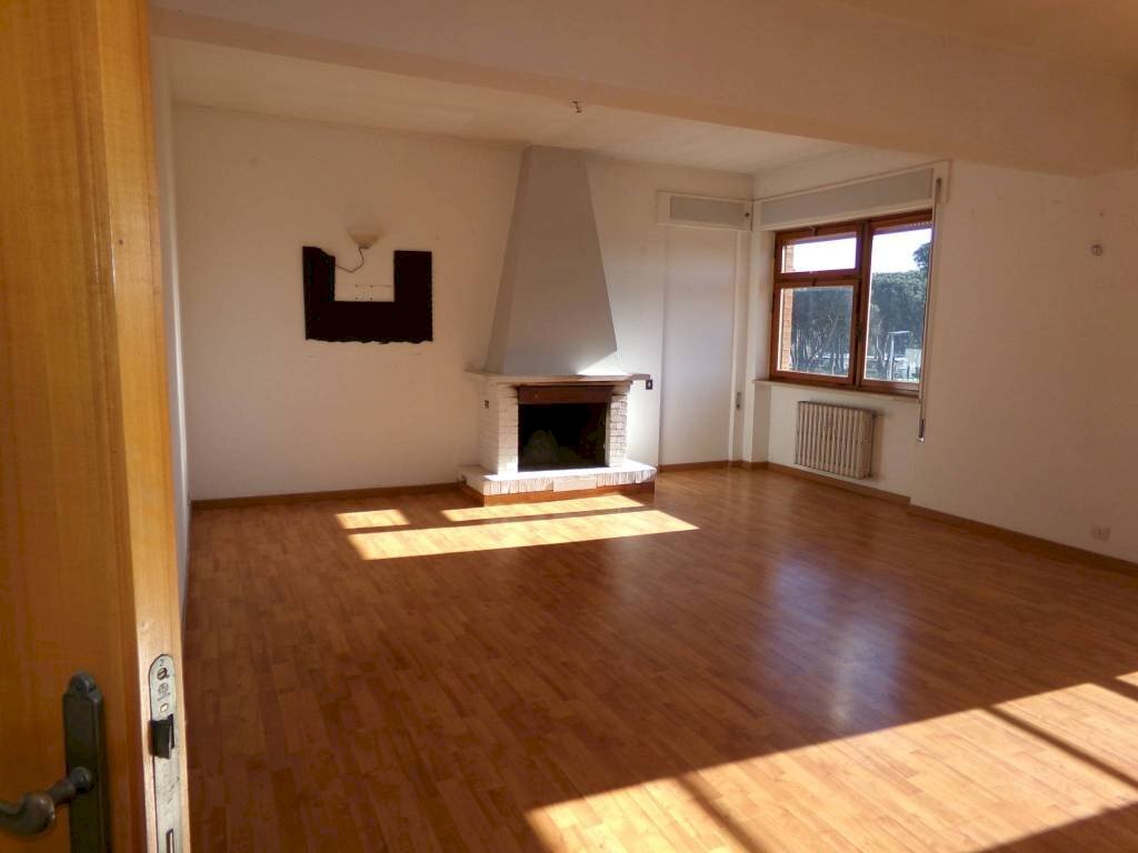 Salone - Four-room apartment via del Biancospino, Anzio - photo 1