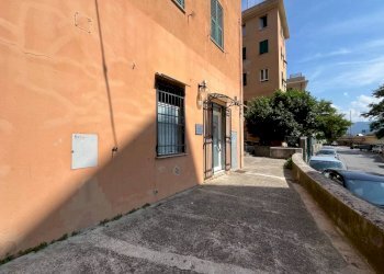 INGRESSO - Negozio via Antonio Burlando, 116r, Genova (zona Marassi) - foto 19