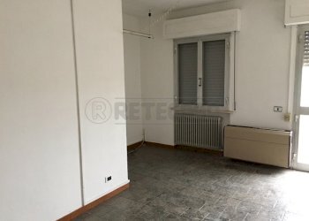 IMG_1660.JPG - Locale Commerciale Via Guglielmo Marconi 2C, Santa Maria a Monte - foto 11