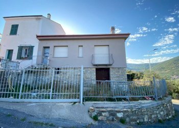 1.jpg - Porzione di casa Diano Arentino - foto 1