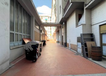 Locale Commerciale Via Tiziano Vecellio, Torino (zona San Salvario) - foto 2