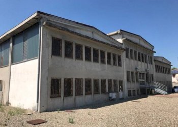 Facciata - Capannone via Giuseppe Di Vittorio, Casale Monferrato - foto 1