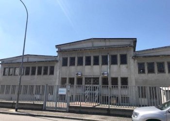 Facciata - Capannone via Giuseppe Di Vittorio, Casale Monferrato - foto 2