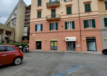 Locale Commerciale Via Luigi Corsi, Savona - foto 1