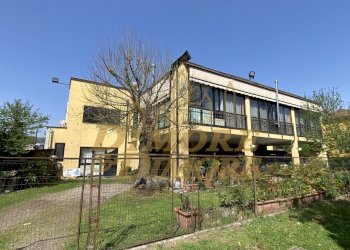 IMG_1480.jpg - Show room Castelletto Sopra Ticino - foto 1