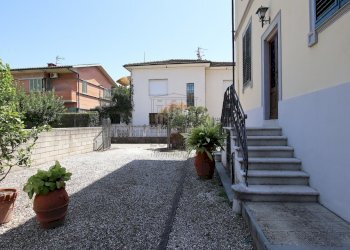 vendesi villa con giardino privato lucca IMG_2878. - Villa Via Gaetano Luporini 91, Lucca - foto 7