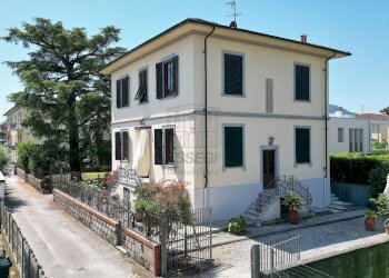 vendesi villa con giardino privato lucca DJI_0232. - Villa Via Gaetano Luporini 91, Lucca - foto 2