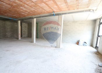 Warehouse Via Casolini, 27
Terno d'Isola, Terno d'Isola - photo 6