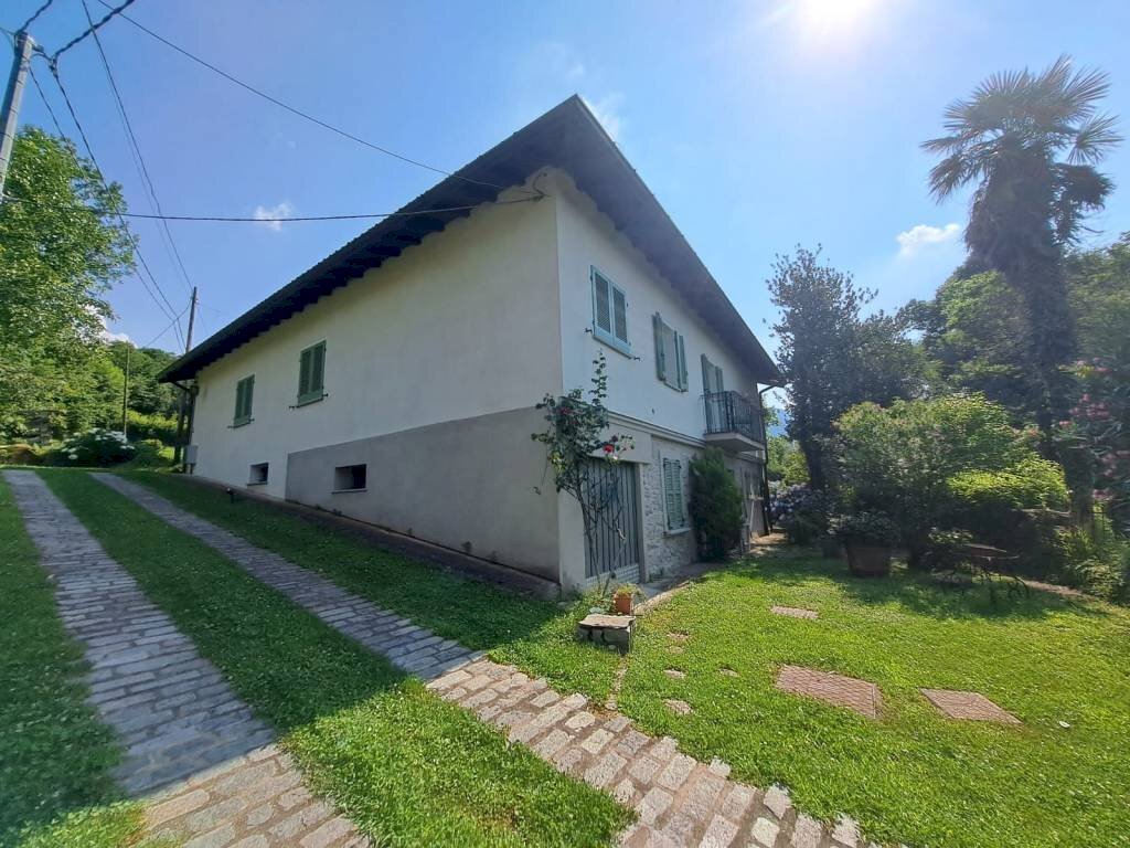 Giardino - Villa via Sant'Antonio, 19, Castelveccana - foto 2