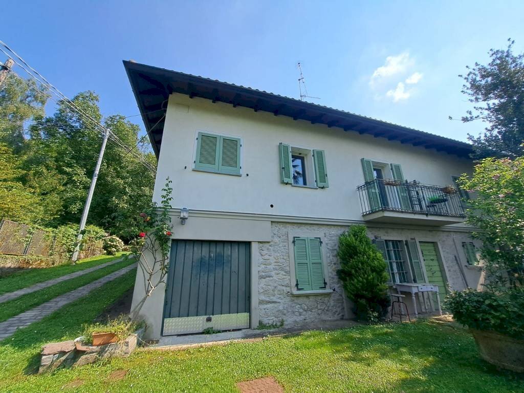 Facciata - Villa via Sant'Antonio, 19, Castelveccana - foto 3