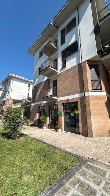34.jpg - Commercial Premises Piazza Borsellino e Falcone 4, Salsomaggiore Terme - photo 2