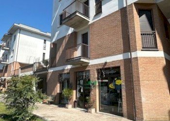 34.jpg - Commercial Premises Piazza Borsellino e Falcone 4, Salsomaggiore Terme - photo 2