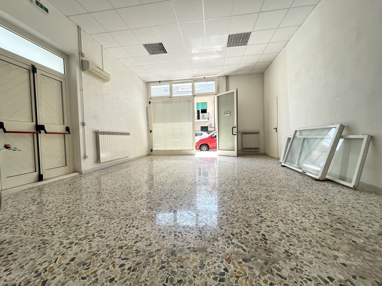 IMG_5258.jpg - Locale Commerciale Viale Maiella 23/A, Pescara - foto 1