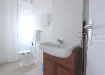 bagno - Commercial Premises Viale Villoresi, Nerviano - photo 9