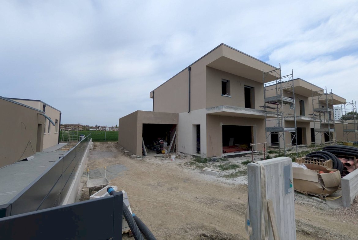 Casa indipendente Cento - foto 1