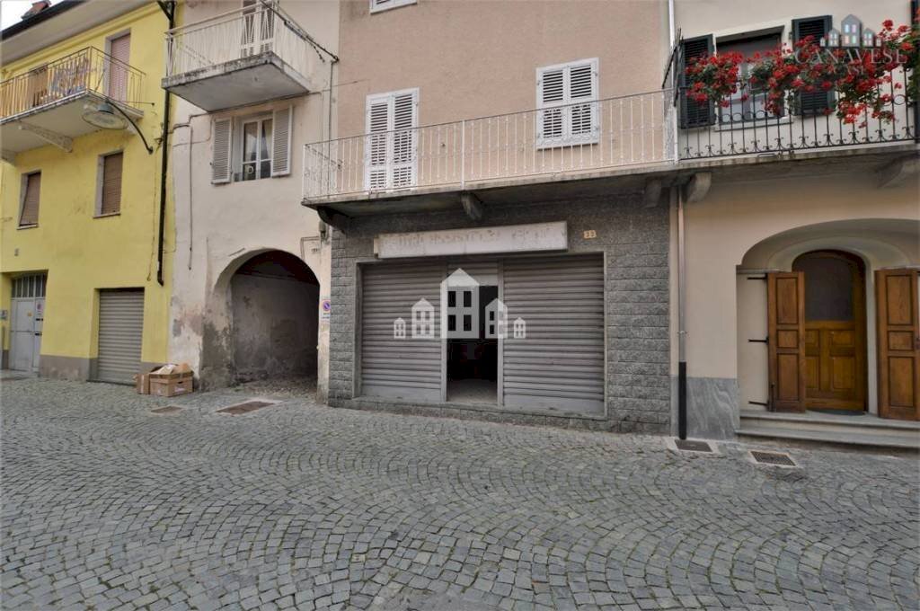 Facciata - Negozio via Mazzini, 33, Montalto Dora - foto 1