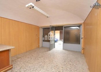 Interno non residenziale - Negozio via Mazzini, 33, Montalto Dora - foto 2