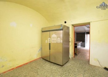 Interno non residenziale - Negozio via Mazzini, 33, Montalto Dora - foto 6
