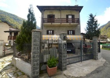 Facciata - Casa indipendente Frazione Praie, 65, Locana - foto 5