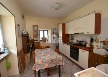 Cucina - Casa indipendente Frazione Praie, 65, Locana - foto 16