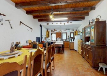 Soggiorno con angolo cottura - Casa indipendente Regione Issoglio, snc, Rueglio - foto 12