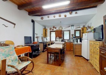 Soggiorno con angolo cottura - Casa indipendente Regione Issoglio, snc, Rueglio - foto 13