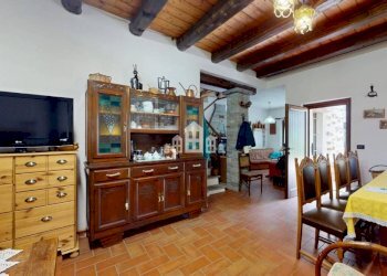 Soggiorno con angolo cottura - Casa indipendente Regione Issoglio, snc, Rueglio - foto 19