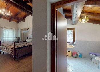 Vista su bagno e camera - Casa indipendente Regione Issoglio, snc, Rueglio - foto 33