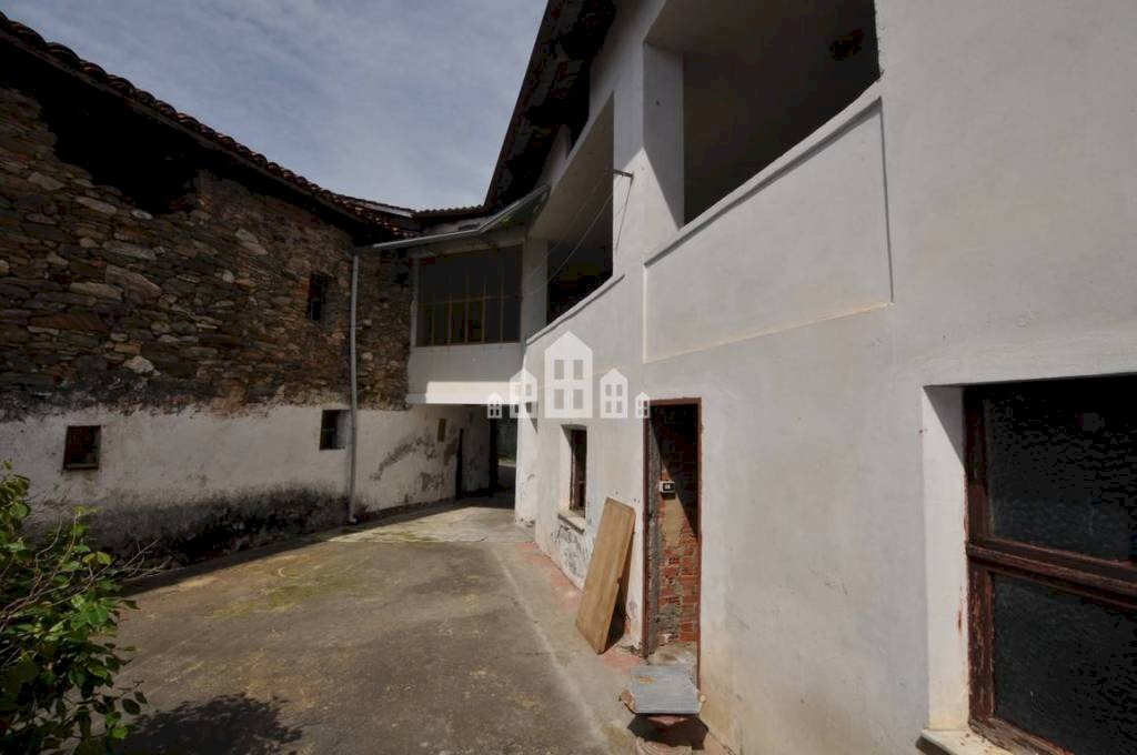 Facciata - Casa indipendente via Costantino Nigra, 5, Castelnuovo Nigra - foto 3