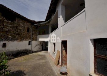 Facciata - Casa indipendente via Costantino Nigra, 5, Castelnuovo Nigra - foto 3