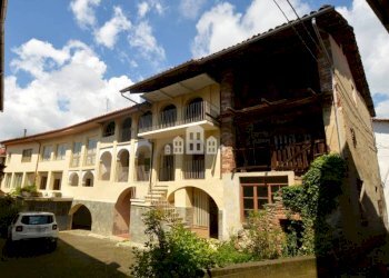 Facciata - Casa indipendente via Umberto I, 20, Val di Chy - foto 1