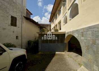 Cortile - Casa indipendente via Umberto I, 20, Val di Chy - foto 2