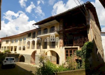 Facciata - Casa indipendente via Umberto I, 20, Val di Chy - foto 4