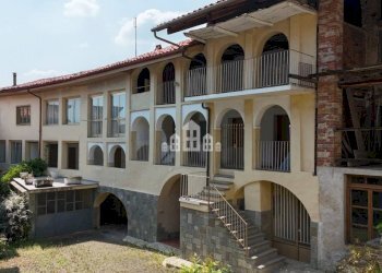 Facciata - Casa indipendente via Umberto I, 20, Val di Chy - foto 1