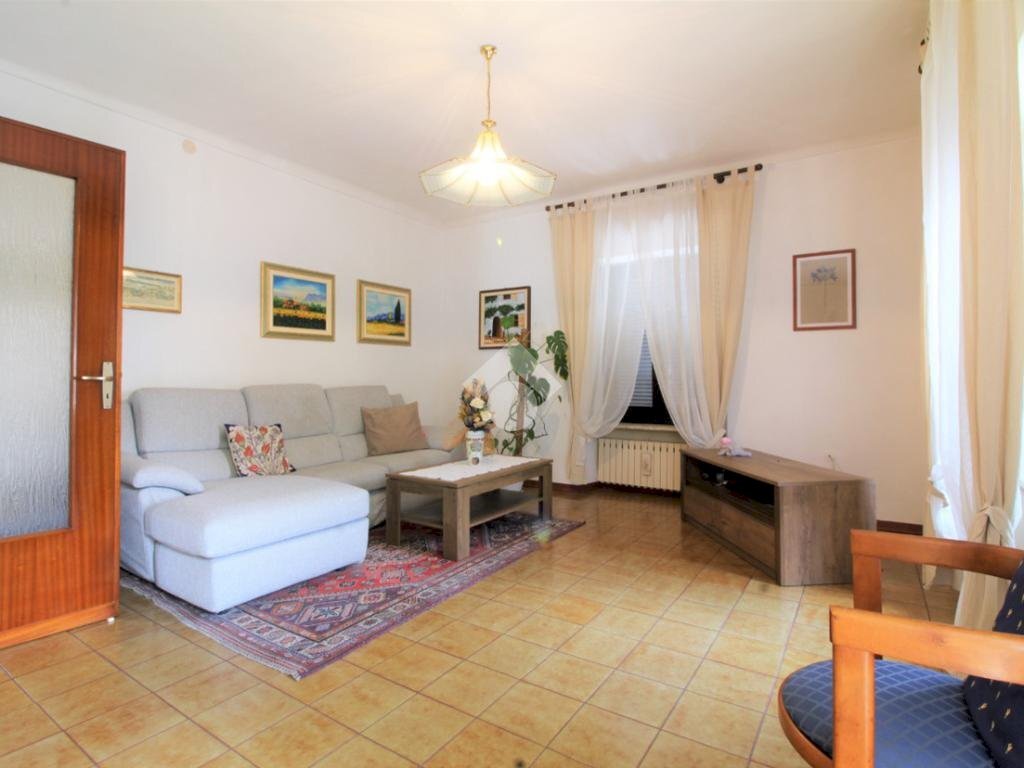 Four-room apartment Via San Marco, Borgofranco d'Ivrea - photo 1