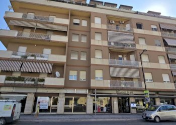 Negozio Via Nazionale Adriatica Nord, Pescara - foto 1