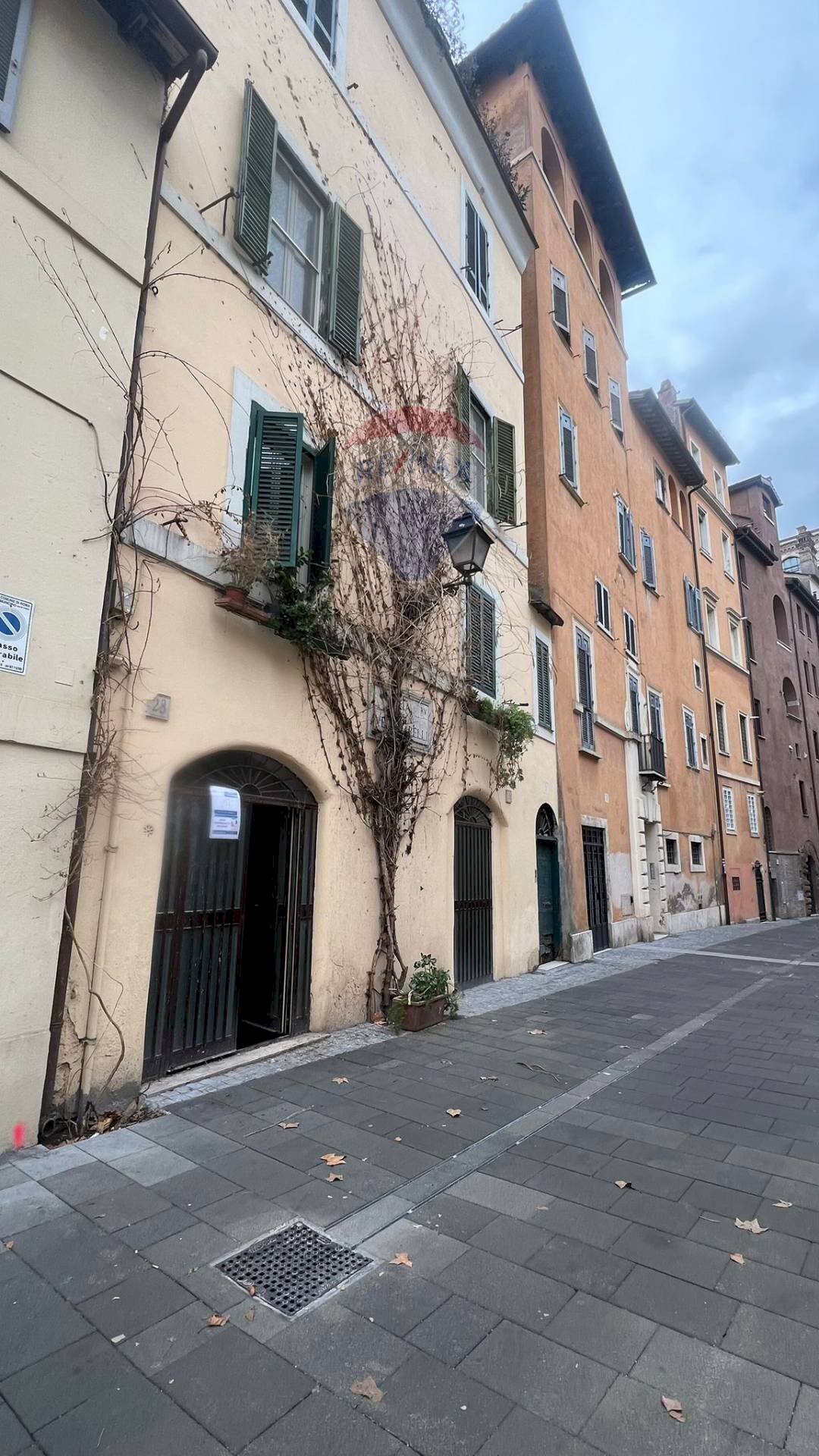 Commercial Premises VIA dei Vecchiarelli(Coronari, Roma (neighborhood Centro Storico) - photo 2