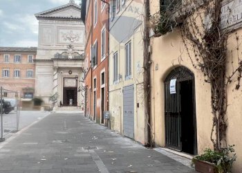 Locale Commerciale VIA dei Vecchiarelli(Coronari, Roma (zona Centro Storico) - foto 1