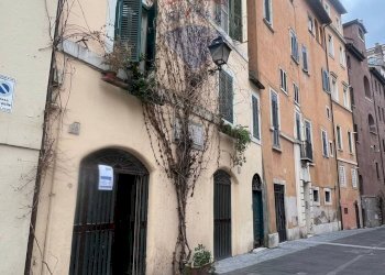 Locale Commerciale VIA dei Vecchiarelli(Coronari, Roma (zona Centro Storico) - foto 2